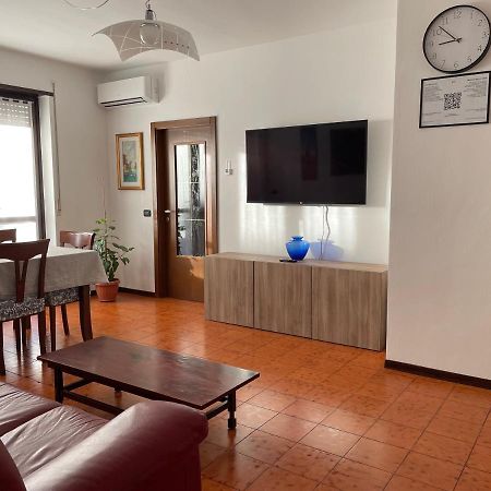 Appartamento Spazioso Con 3 Camere Da Letto Riva del Garda Exteriör bild