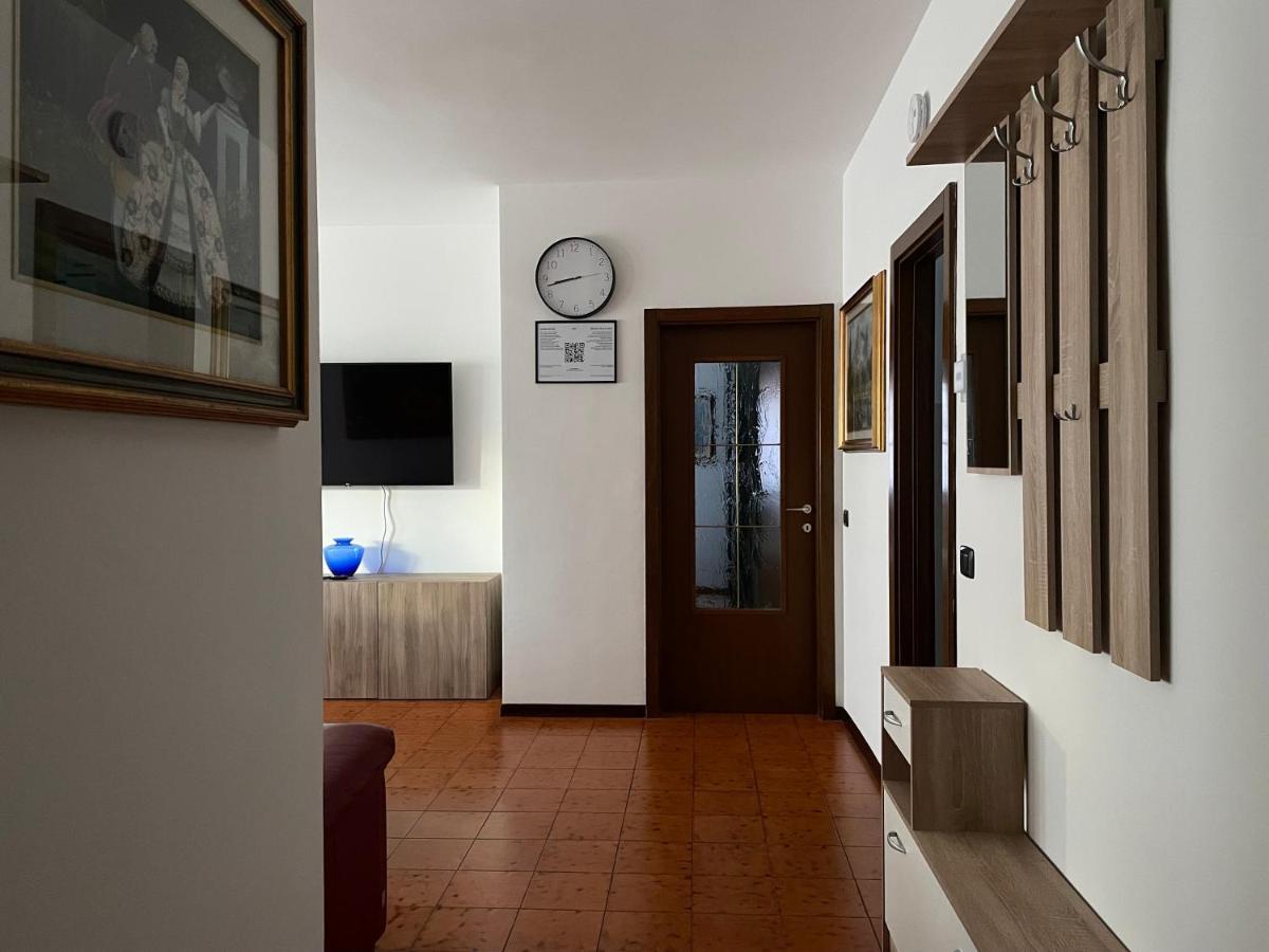 Appartamento Spazioso Con 3 Camere Da Letto Riva del Garda Exteriör bild